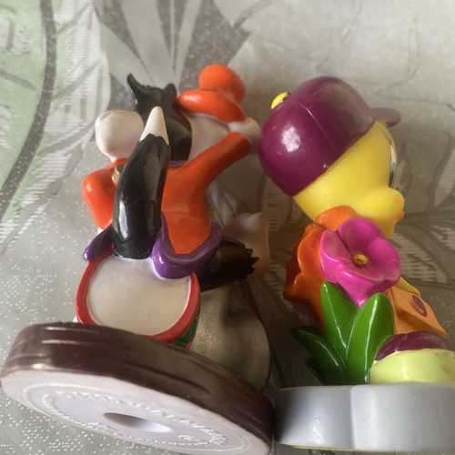 Warner Bros Looney Tunes figures used, set of 2, 10 cm rubber