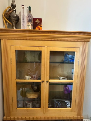 Showcase cabinet with light like new, small size
