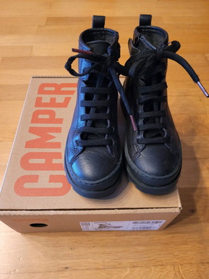 Μποτάκια Camper δερμάτινα νούμερο 29 σαν καινούργια, μαύρα