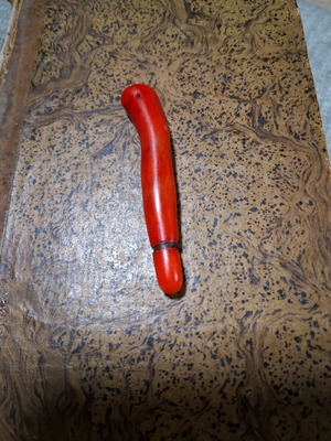Red Mediterranean coral used, 6 points, 7.3 grams