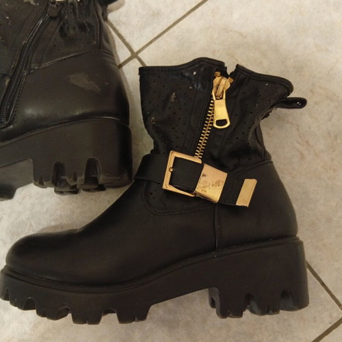 Ankle boots size 40 black used with minor peeling
