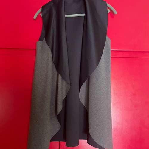 Vest like new, fits sizes L and XL, gray and blue