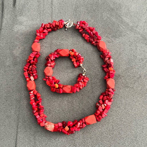 Jewelry set like new with natural stone, red