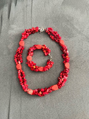Jewelry set like new with natural stone, red