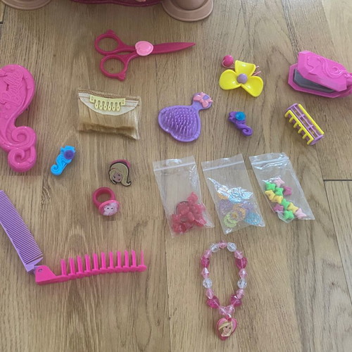 Barbie beauty head used with accessories