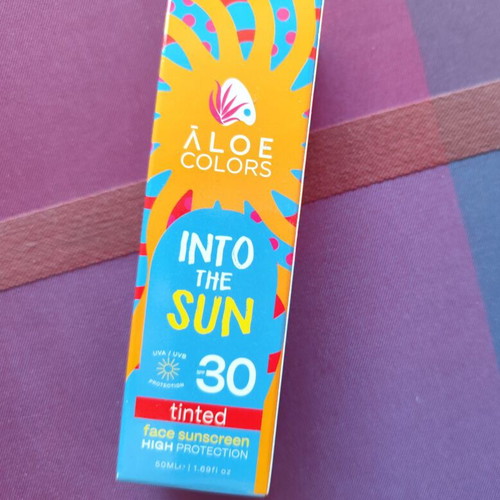 Face sunscreen with SPF 30 and tint by Aloe Colors new