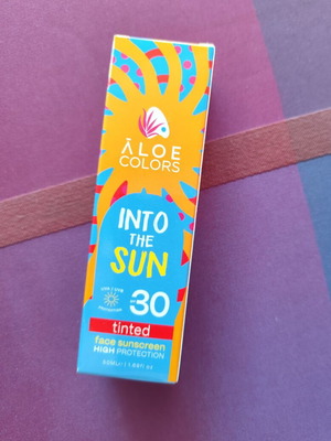 Face sunscreen with SPF 30 and tint by Aloe Colors new