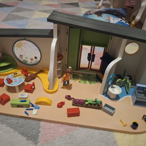 Playmobil large school like new with all accessories