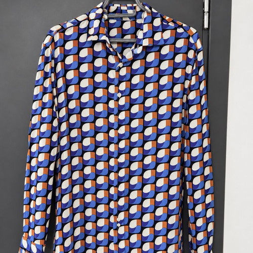 Vintage shirt Mezzo with a nice purple pattern