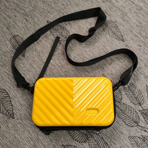 Crossbody bag like new, yellow with adjustable strap