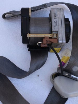 VW Golf 4 seat belt used front passenger side
