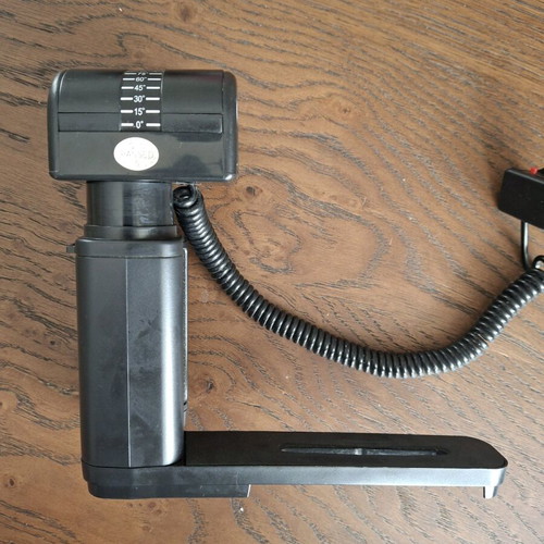 Flash used, functional in very good condition
