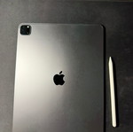 iPad Pro 12.9" 2020 4th Generation like new with Apple Pencil 2 and Spigen case