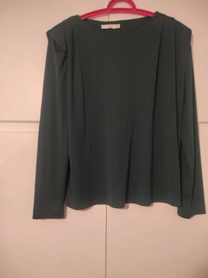 Mango long-sleeve blouse green like new with shoulder pads size L