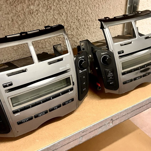 Toyota Yaris 2005-2009 genuine CD radio used