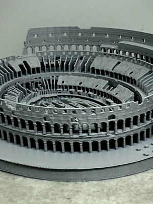 Colosseum model like new