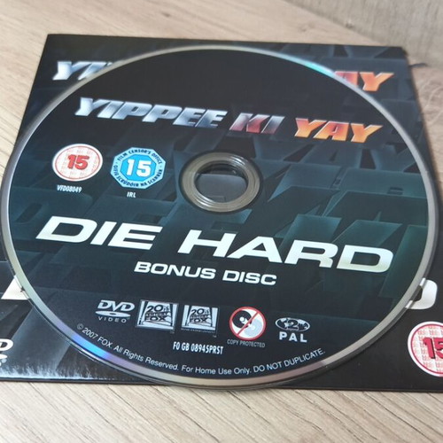 Die Hard 1 & 2 DVD box set with English subtitles and bonus disc