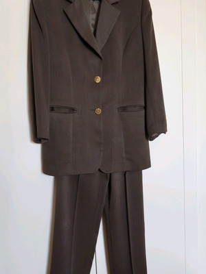 Women's suit used, size 44, brown with slight sheen