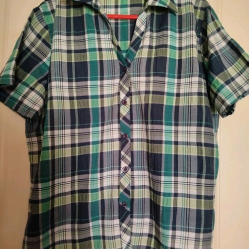 Women's shirt like new, sizes M and L