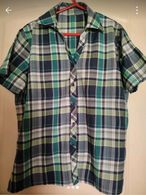 Women's shirt like new, sizes M and L