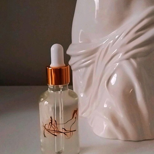 Saffron Brightening Facial Oil 50ml new with small gifts