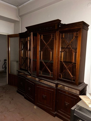 Wall unit like new, ready to use