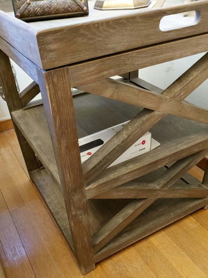 Lamp table with removable top (0.56 x 0.56 m)