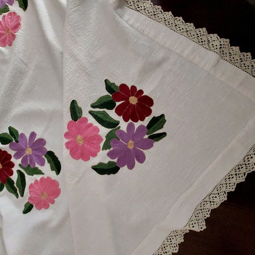 Tablecloth rectangular used 190x140cm vintage embroidered with flower motifs