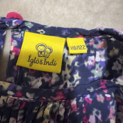 Girls dress for 116/122cm used with a rip