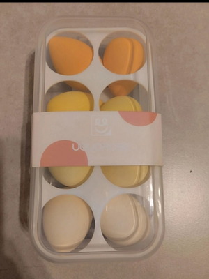 Makeup sponges new, set of 8 with case
