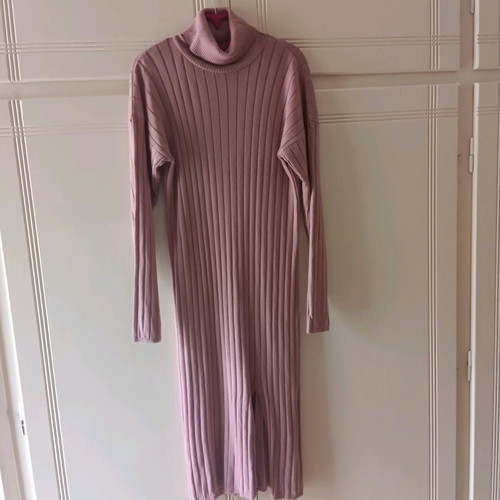 Long pink dress like new with discreet side slit and fitted silhouette