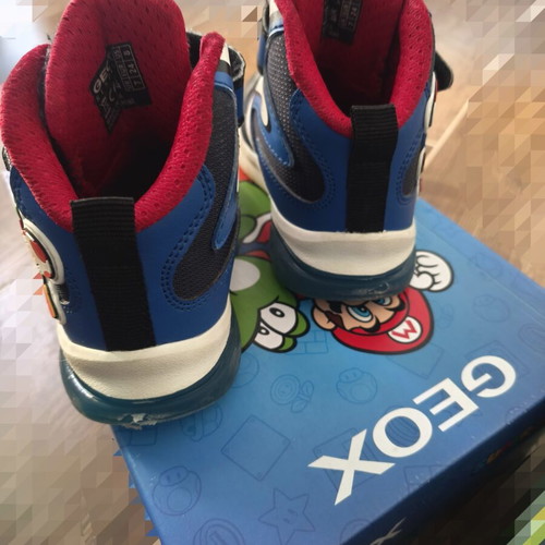 Αθλητικά μποτάκια Geox Super Mario μέγεθος 24 με δώρο χειμωνιάτικα παντοφλάκια Comfy