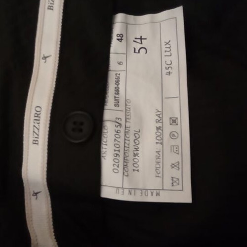 Bizzaro men's suit like new, black