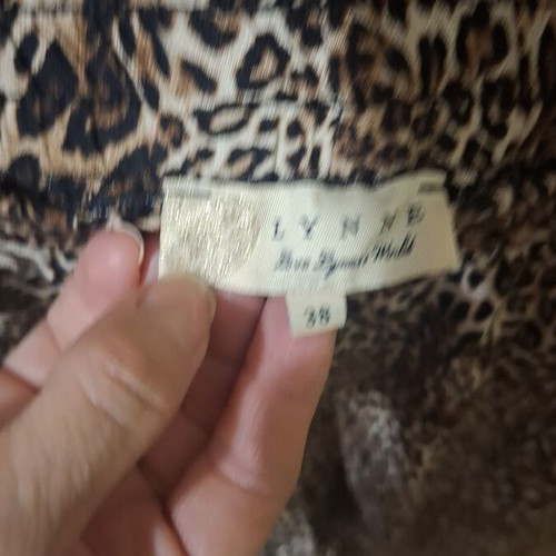 Lynne women's pants like new with elastic waist and side stripes