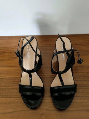 Black high-heeled sandals patent leather with suede and ankle strap new