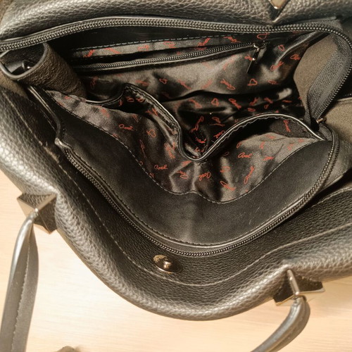Axel shoulder bag black like new with 3 compartments