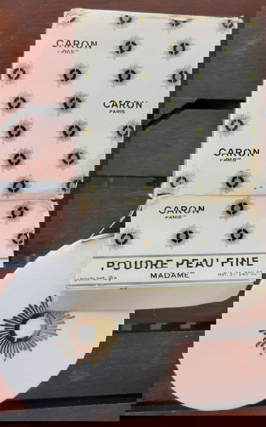 Винтидж Poudre Peau Fine CARON PARIS, мадам - колекционерско парче, оригинална опаковка