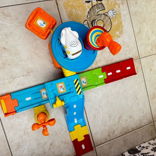 VTech Airport Control Tower like new with extra accessories