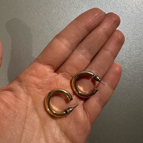 Hoop earrings used in gold color