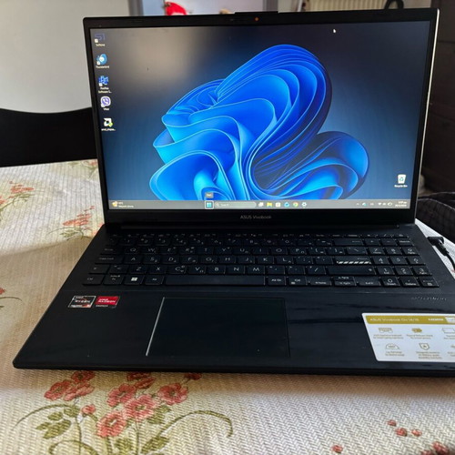 Asus Vivobook Go 15 E1504FA-BQ512CW 15.6" FHD Ryzen 5 8GB 512GB SSD Windows 11 like new