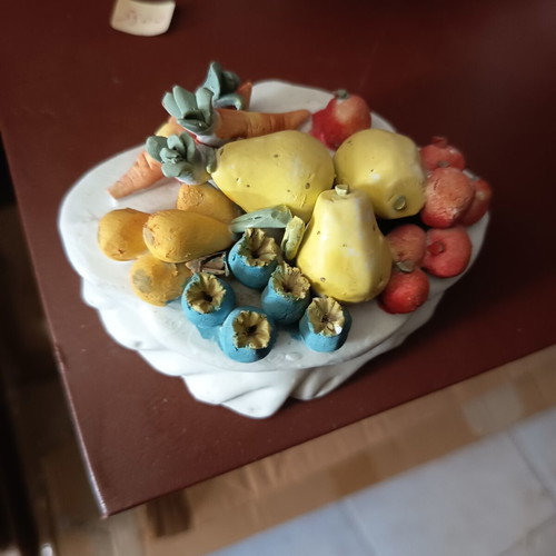 Decorative fruit set like new, porcelain or resin