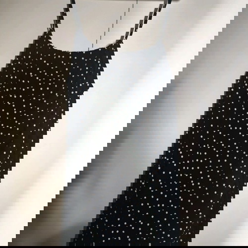 Пола летна рокля Asos на точки, дължина 78 см