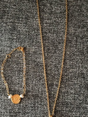 Jewelry set with bracelet gold color like new