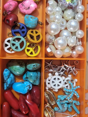 Jewelry making kit like new, box with materials 14x9 cm