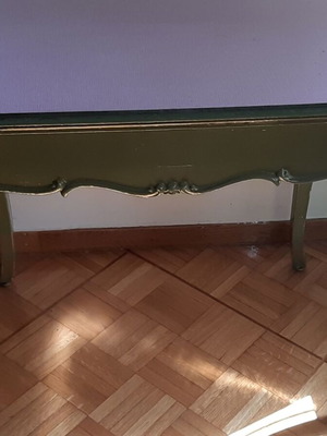 Τραπεζάκι εισόδου με σκαλιστά πόδια και κρυφό συρτάρι