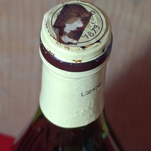 Boutari Kava aged dry red wine bottle