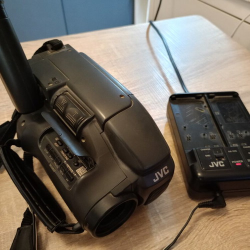 JVC GR-AX40 Compact VHS-C camcorder used, with power supply and battery