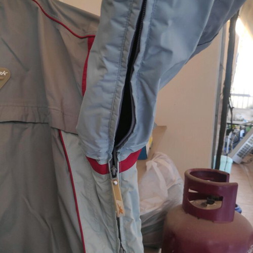Reebok jacket XL like new, windproof and waterproof