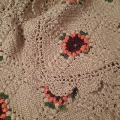Woolen knitted handmade blanket with decorative beige pillow new