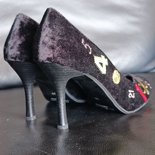 Si Boletti velvet pumps new with colorful embroidered details size 39